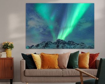 Les aurores boréales, la lumière polaire ou Aurora Borealis dans le ciel nocturne sur les îles Lofot sur Sjoerd van der Wal