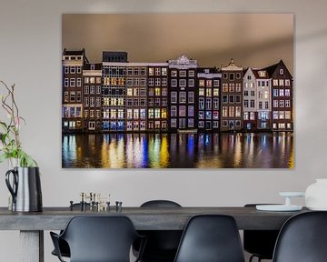 Amsterdamse Damrak in de Avond von Sjoerd Tullenaar