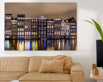 Amsterdamse Damrak in de Avond