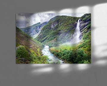 Waterval Avdalsfossen in het Ardal in Noorwegen van Evert Jan Luchies