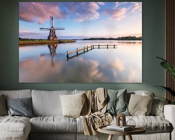 Landschap, zonsondergang bij molen met weerspiegeling in het water van Marcel Kerdijk