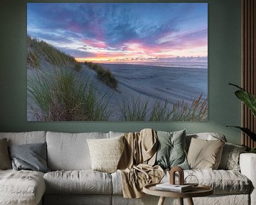 Landschap, zonsondergang op het strand met duinen van Marcel Kerdijk