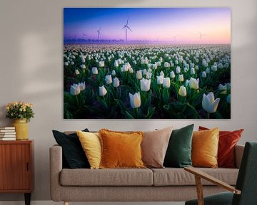 Witte Tulpen met Windmolens van Albert Dros