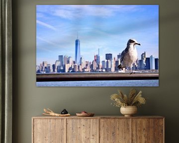 New York Skyline Manhattan met Meeuw by Maurice Gort