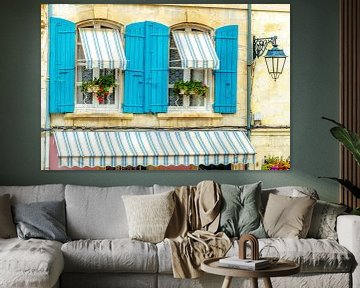 Provence style windows with azure blue shutters. by Fotografie Arthur van Leeuwen