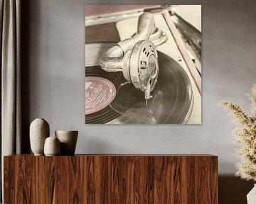 Vintage record player by Tichelaarfotografie