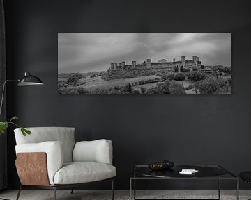 Monochrome Tuscany in 6x17 format, Monteriggioni