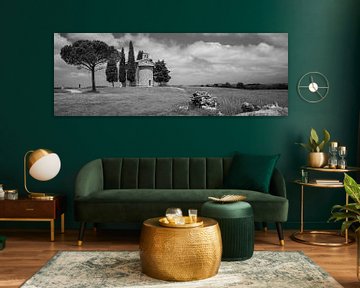 Toscane monochrome au format 6x17, Cappella Madonna di Vitaleta III sur Teun Ruijters