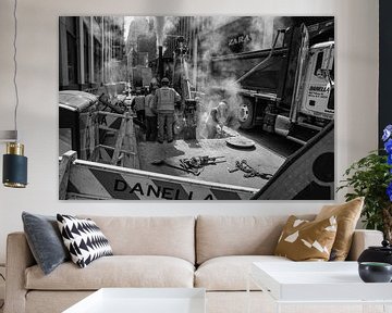 Straßenarbeiter von New York | Kunstdruck | Schwarz-Weiß | Straßenfotografie von Mascha Boot