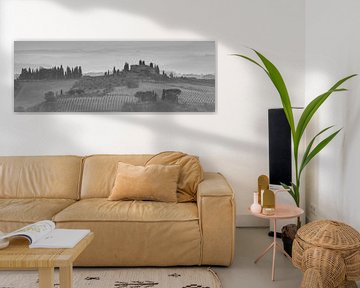 Monochrome Tuscany in 6x17 format, landschap nabij San Gimignano II