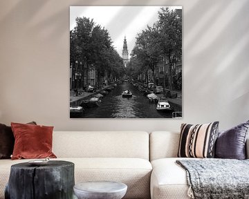 Gracht met zicht op de Zuiderkerk, Amsterdam van Roger VDB