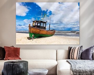 Fishing boat on the Baltic Sea coast in Ahlbeck, Germany sur Rico Ködder