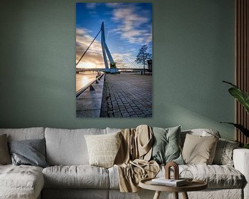 Zonsondergang achter de Erasmusbrug in Rotterdam van Mark De Rooij