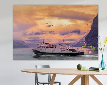 Fähre auf einem Fjord in Norwegen. von Hamperium Photography