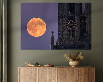 Lange Jan kerktoren in Amersfoort met volle maan von Albert Dros