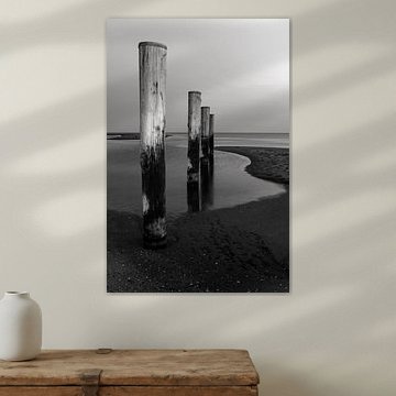 Prominente palen die het golvende landshap onderbreken