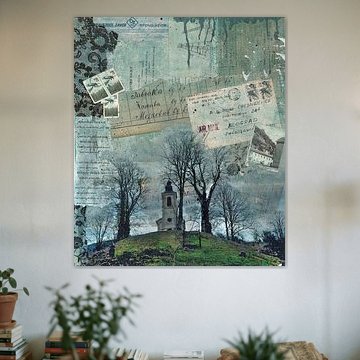 Eine Dorfkirche auf dem Gipfel eines Hügels von Nora Bland