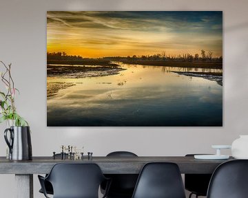 Kleurrijke zonsondergang in Nederlands natuurgebied van Ruud Morijn