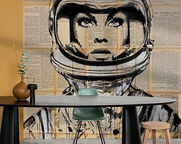 Orbit - Female Astronaut von LOUI JOVER