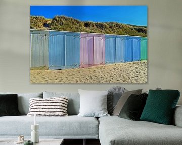 Kleurrijke strandhuisjes op het strand van Domburg van Judith Cool