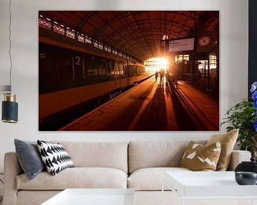 Zonsondergang op treinstation Hollands Spoor in Den Haag van Rob Kints