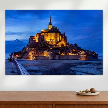 Mont Saint-Michel während der blauen Stunde