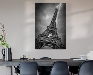PARIJS eiffeltoren, in het regen-en Onweersbuien