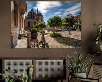 Koornmarkt-Quadrat in der alten hanseatischen Stadt von Kampen von Fotografiecor .nl