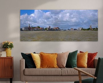 Zicht op Dordrecht en Zwijndrecht (panorama) van Leo Huijzer