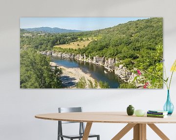 Uitzicht op de rivier de Ardèche in het zuiden van Frankrijk in het departement Ardèche 3. van PhotoArt Thomas Klee