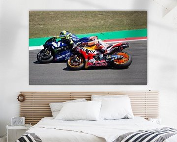Valentino Rossi en Marc Marquez in gevecht TT Assen van Marcel Hollander