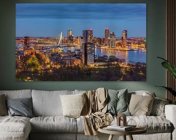 Rotterdamse skyline in de avond van Michael Valjak