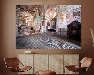 Verlaten Kerk met Fresco's. van Roman Robroek