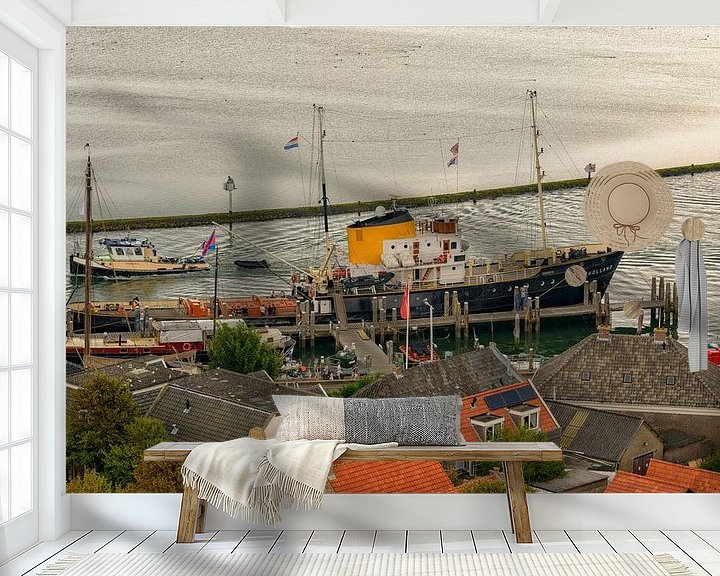 Sfeerimpressie behang: M.s. Holland in haven West-Terschelling van Roel Ovinge