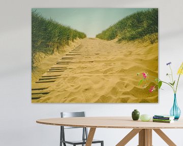 A wooden road leads over the dunes to the beach at Nieuwvliet-Bad. In the distance you can already s von Lex Schulte