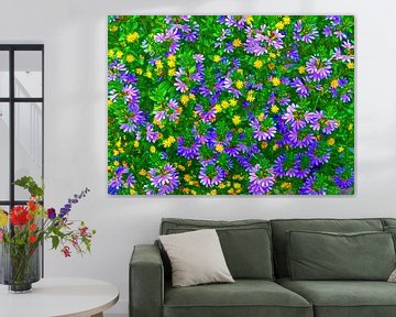 Flower-Wall in Purple (Paarse en Lila Bloemen) van Caroline Lichthart