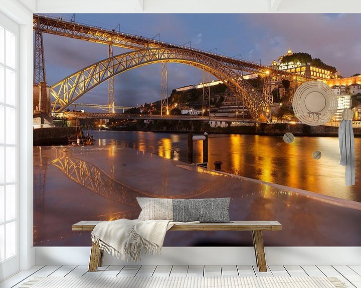 Sfeerimpressie behang: Porto - Ponte Luís I  (Portugal) in de avond van Erik Wouters