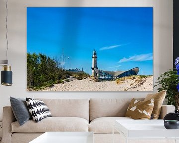 Blick auf den Leuchtturm und Teepott in Warnemünde von Rico Ködder