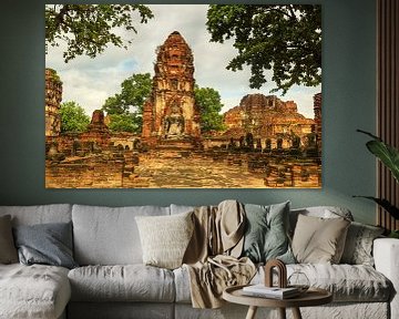 Wat Phra Mahathat temple complex by Ilya Korzelius