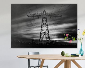 Elektriciteitsmast Lucht zwart/wit van Frank Slaghuis