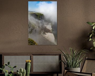 Mist over de  krijtrotsen van Etretat bij Normandië von Marly van Gog