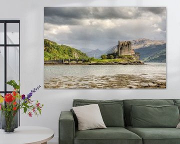 Eilean Donan Castle van Michael Valjak