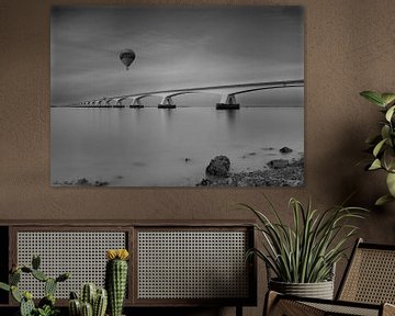 zeelandbrug met fraaie luchtballon van Rene van Mook