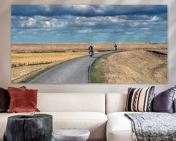 Op de brommer door Friesland in de bocht nabij Westhoek by Harrie Muis