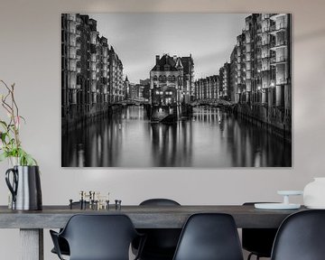 Waterburcht Hamburg zwart-wit van Michael Valjak