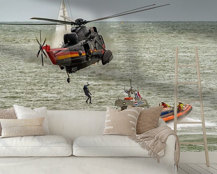 Sfeerimpressie behang: KNRM Reddingboot "Uly" en Belgische Sea King helicopter van Roel Ovinge