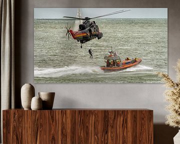 KNRM Reddingboot "Uly" en Belgische Sea King helicopter van Roel Ovinge