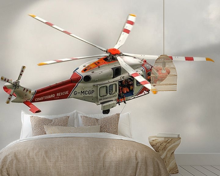 Sfeerimpressie behang: AW189 HM Coast Guard SAR helikopter van Roel Ovinge
