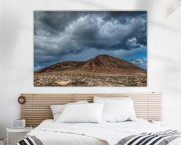 Wolkenlucht boven El Mojon op La Graciosa, Canarische Eilanden, Spanje van Harrie Muis