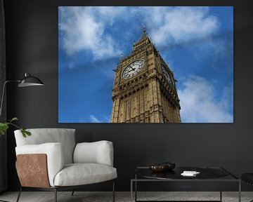 Big Ben met blauwe lucht en wolken in Londen, Engeland van Phillipson Photography